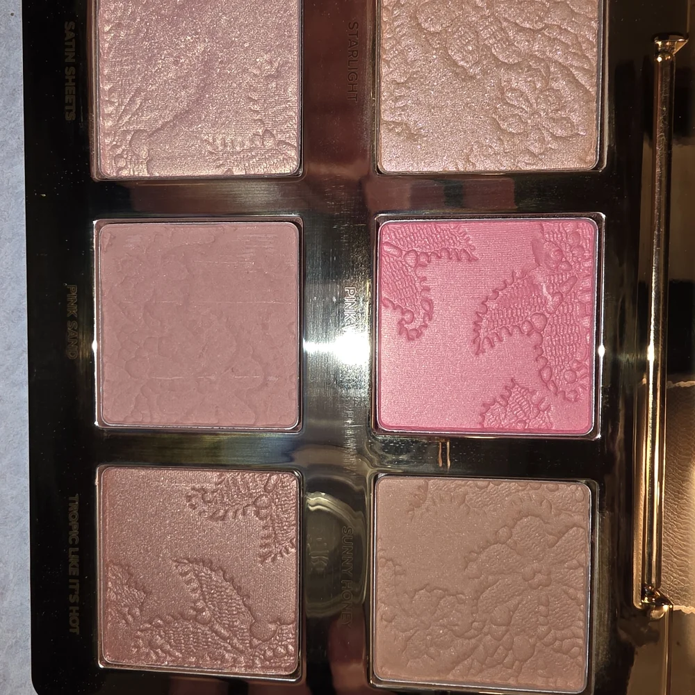 Too Faced Natural Face Palette - Soft Pink and Gold - Picture 3 of 6